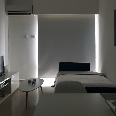 City Pearl - Modern 2 Bed Sea View Apt In City Centre Limisso Esterno foto