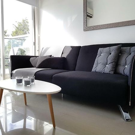 City Pearl - Modern 2 Bed Sea View Apt In City Centre Limisso Esterno foto