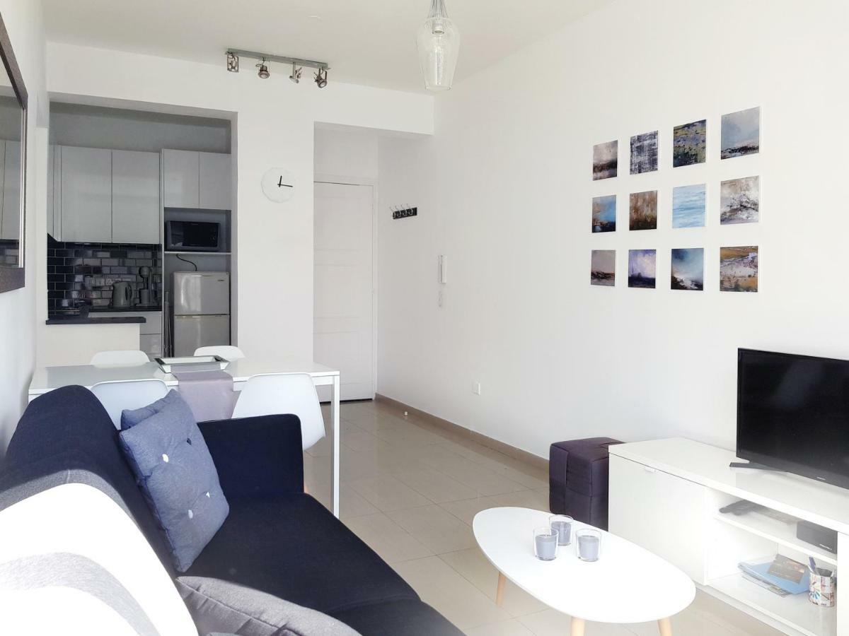 City Pearl - Modern 2 Bed Sea View Apt In City Centre Limisso Esterno foto