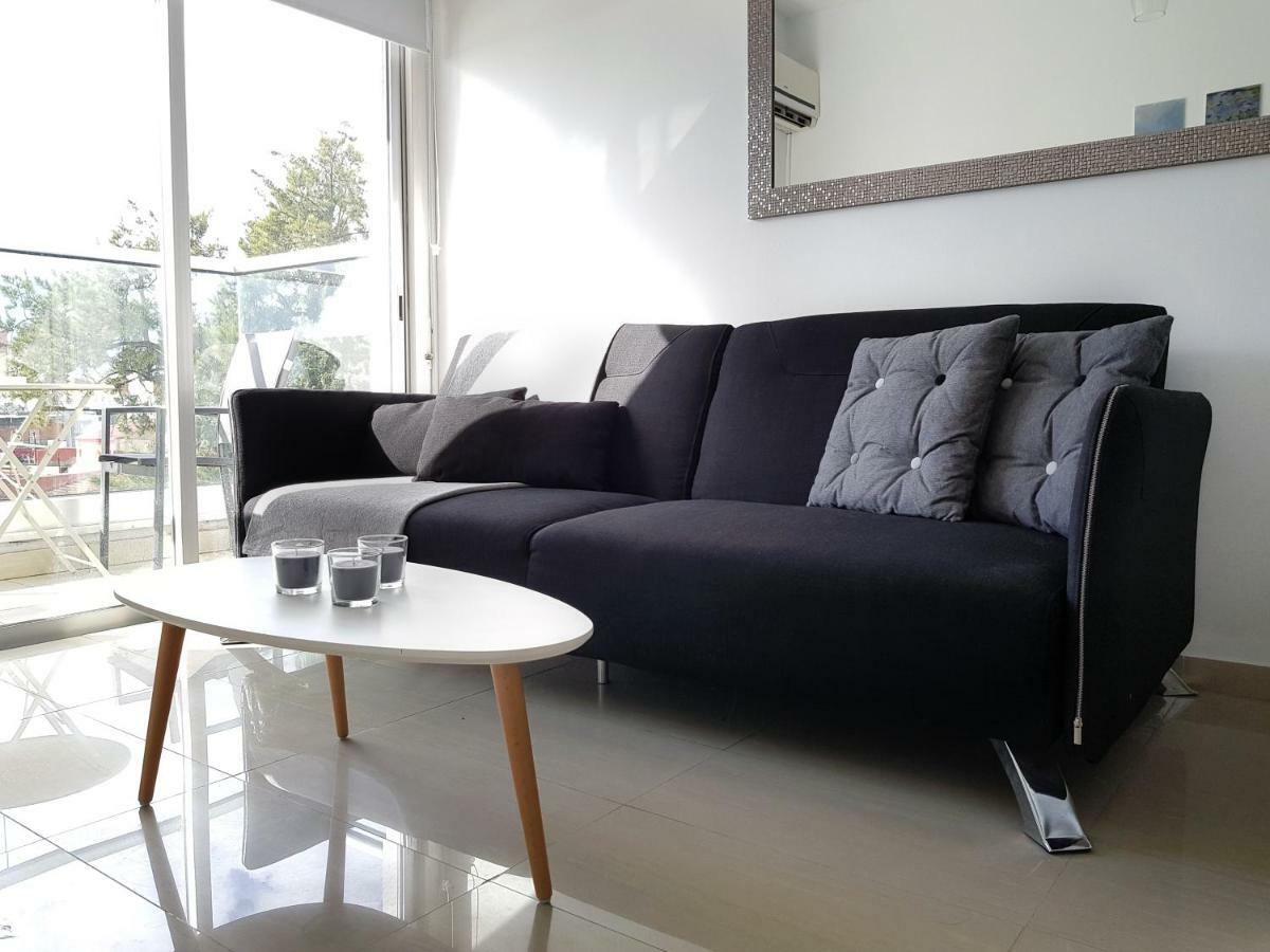 City Pearl - Modern 2 Bed Sea View Apt In City Centre Limisso Esterno foto