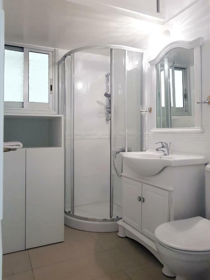 City Pearl - Modern 2 Bed Sea View Apt In City Centre Limisso Esterno foto
