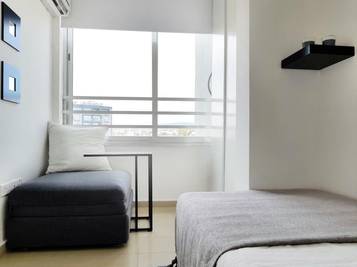 City Pearl - Modern 2 Bed Sea View Apt In City Centre Limisso Esterno foto